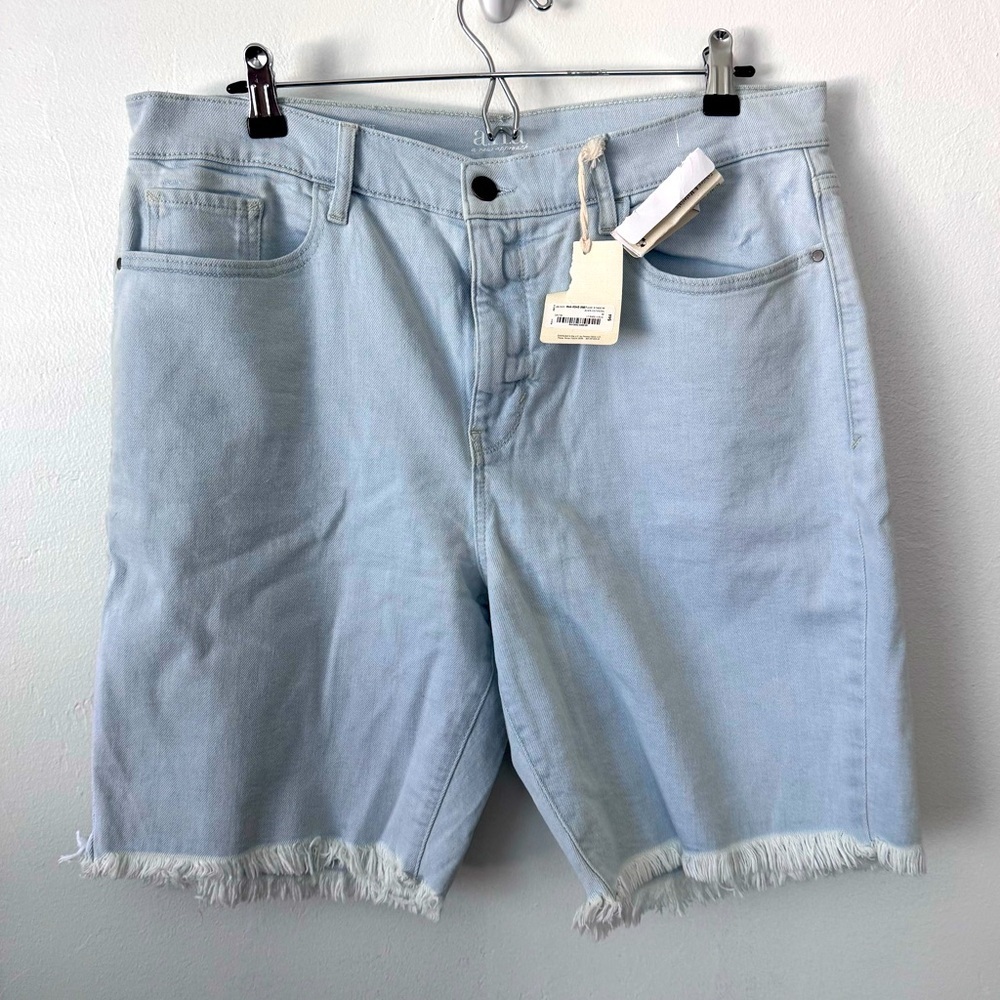 NWT a.n.a Light wash High-rise 9in inseam bermuda shorts Size 14